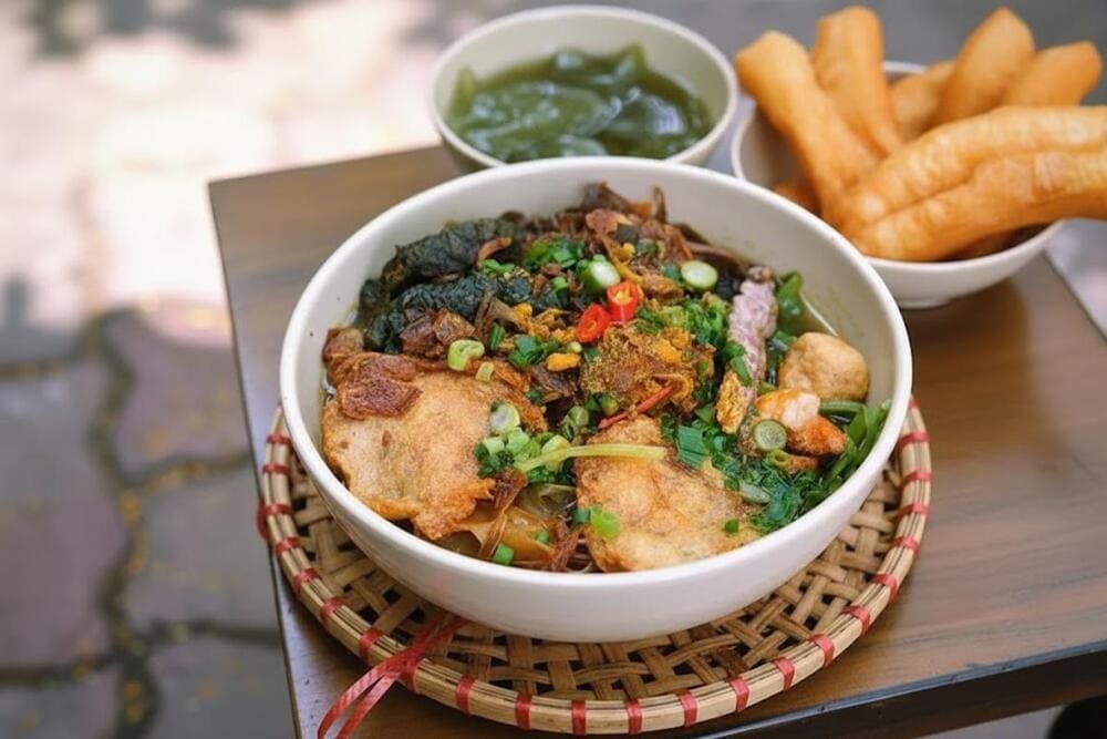 Bánh đa cua - một trong những món ngon của Hải Phòng mà bạn nên thử.